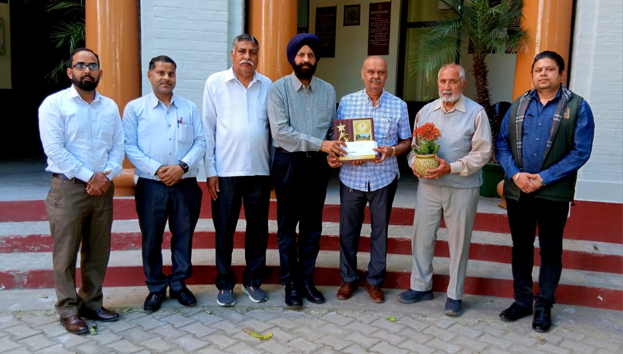 Khalsa College Mahilpur was given financial assistance of Rs 1 lakh
